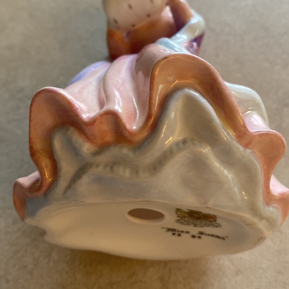 Vintage Paragon China Miss Susan figurine. c1950. Exc Shape No chips or cracks - Picture 12 of 13